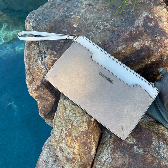 Calvin Klein Wristlet EUC Metallic Gold & Cream 6”X10” Will Hold Phone & More. - Picture 2 of 9